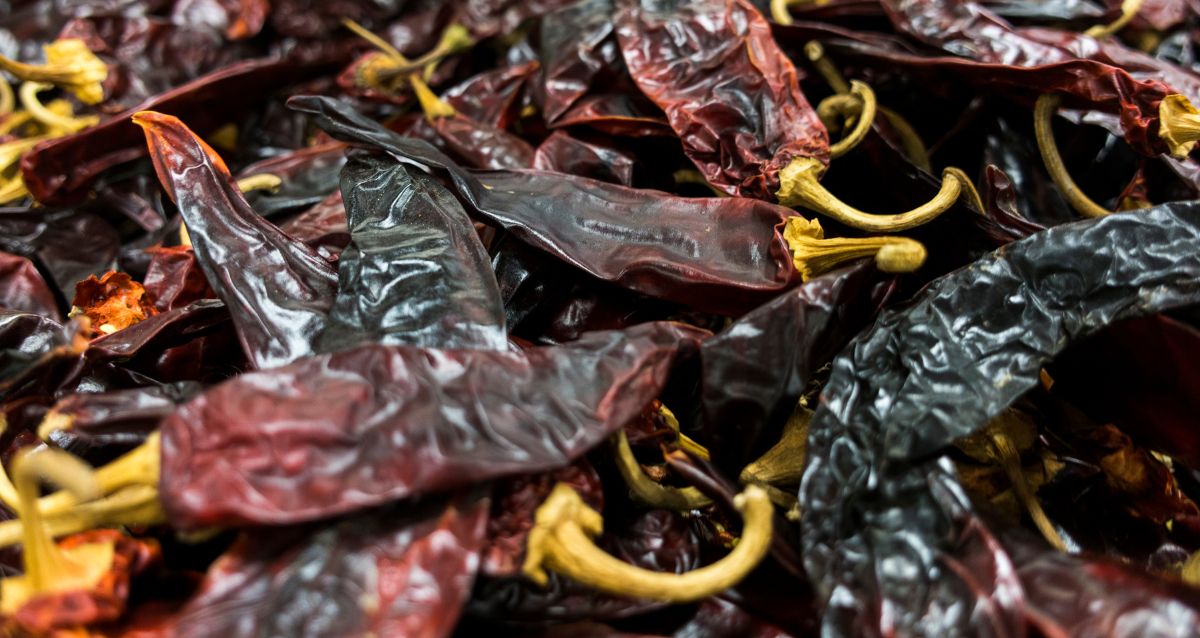 Featured image for “Guajillo Pepper – All about Heat, Flavor, Uses, Substitutes”