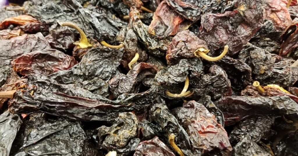 Appearance and taste of Pasilla pepper