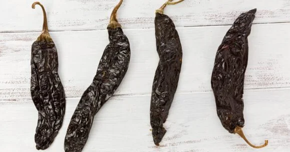 Pasilla pepper - All about Heat, Flavor, Uses, Substitutes | HolisticWow
