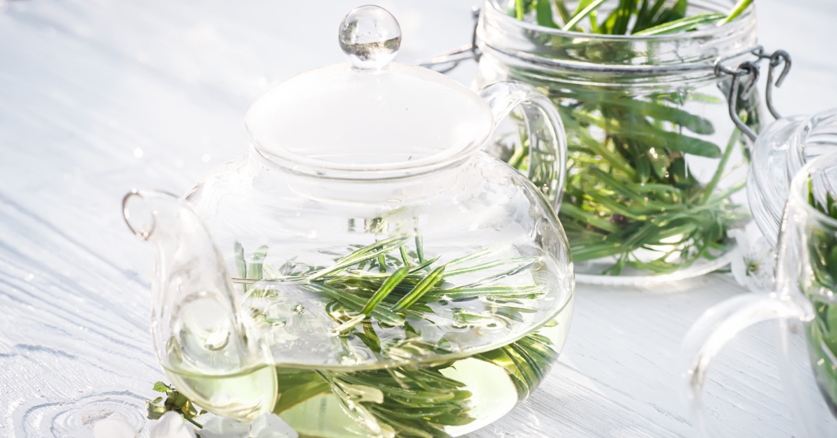 Herbal blend with nettle and cleavers