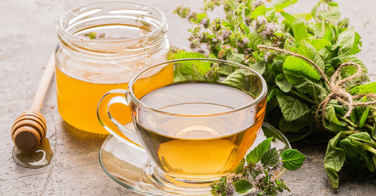 Ginger tea for easing stomach pain